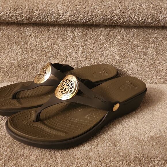 Crocs Women's "Sanrah" Taupe Brown-Gray Wedge Heel Sandals Size 10 - Picture 2 of 10